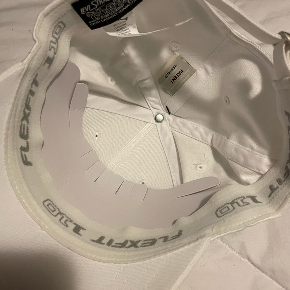 Adjustable Levi’s hat - Picture 2 of 4